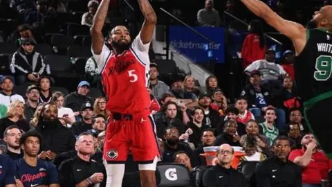 詹姆斯父子共谱NBA历史新篇章：首次同场竞技树立传奇纪录